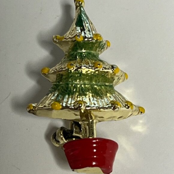 Classic Holiday Christmas Tree in Pot Brooch Pin Glittered Texture .75"x1.25" - Picture 2 of 10
